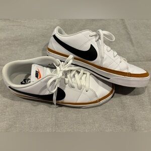 Nike Court Legacy Men 8 / Women 9.5 / EU 41